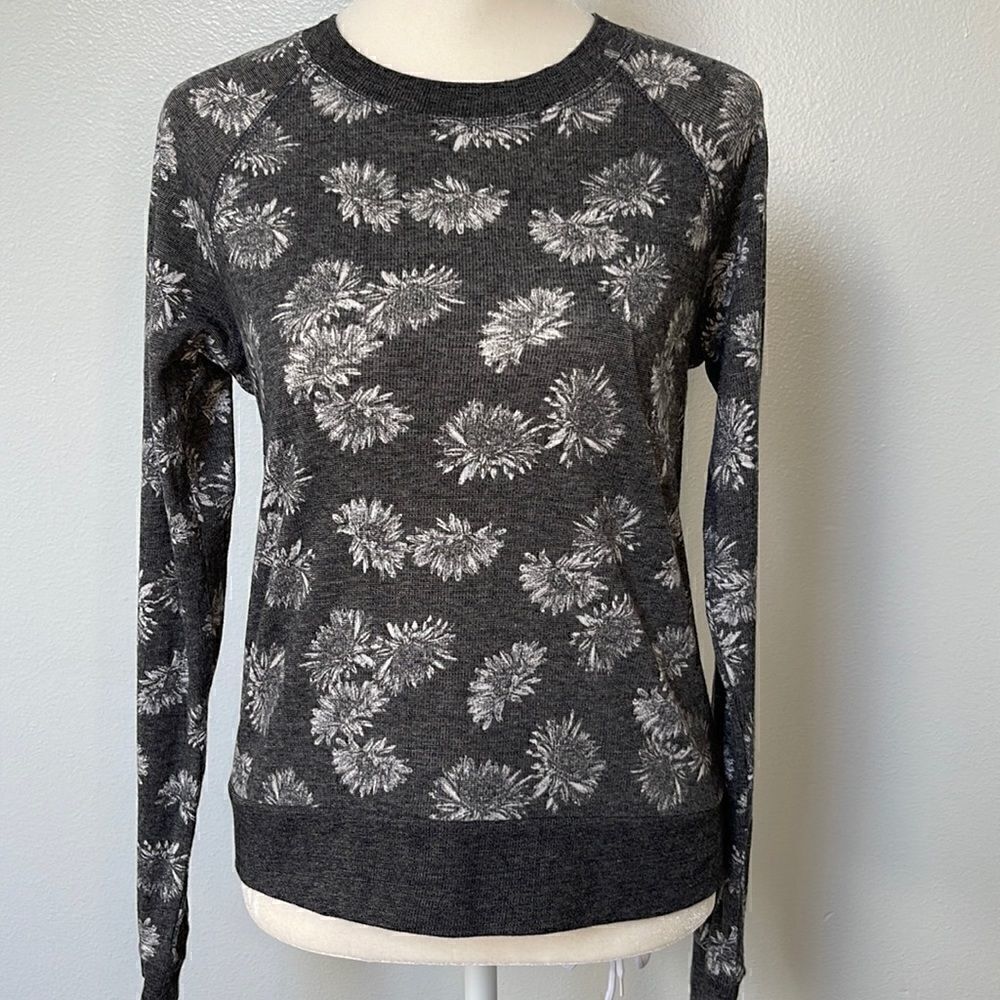 Nollie sweater shirt. Size Small. NWOT. Floral. Dark Academia. cottagecore.
